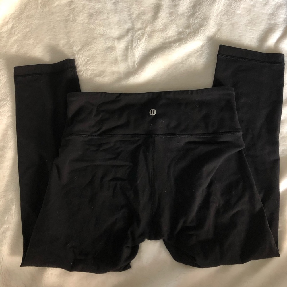 Lululemon black capri leggings